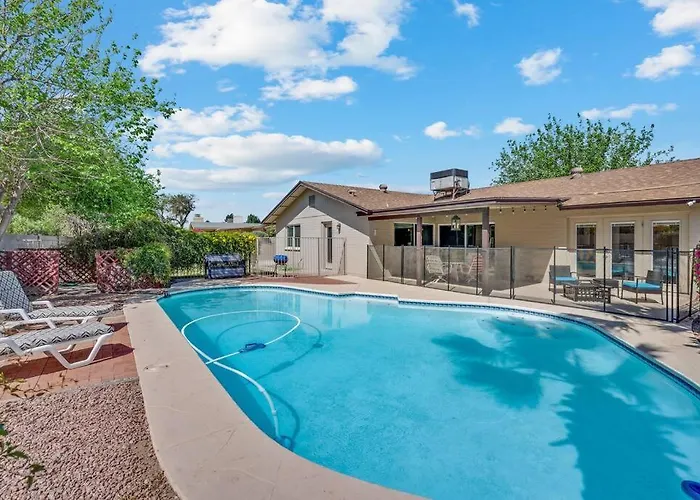 Amazing 3 Bedroom W/pool, Minutes From Phx And Sports Glendale