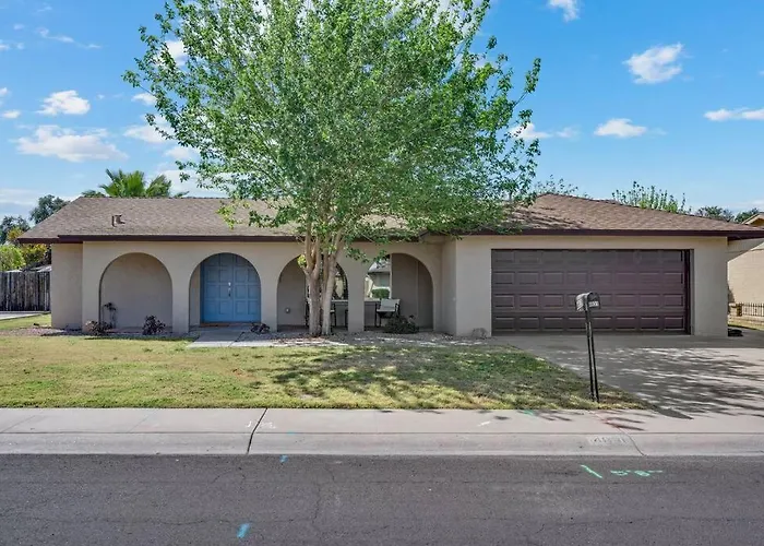 Amazing 3 Bedroom W/pool, Minutes From Phx And Sports Holiday home