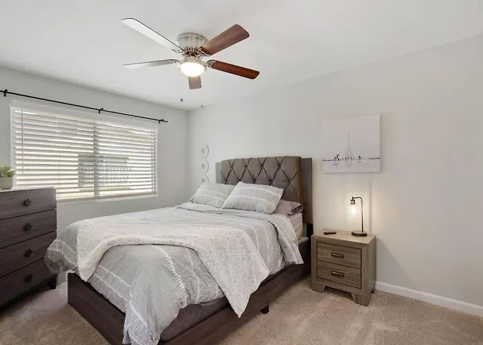 Amazing 3 Bedroom W/pool, Minutes From Phx And Sports Holiday home Glendale