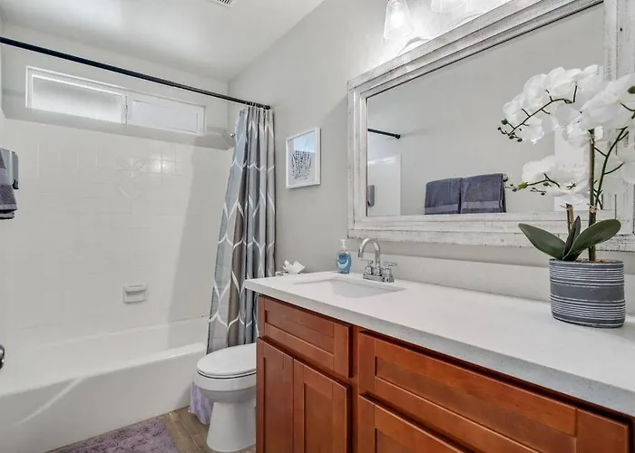 Amazing 3 Bedroom W/pool, Minutes From Phx And Sports Holiday home Glendale