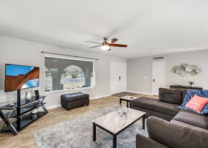 Holiday home Amazing 3 Bedroom W/pool, Minutes From Phx And Sports